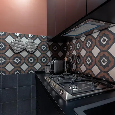 Apartment Flat 13 *