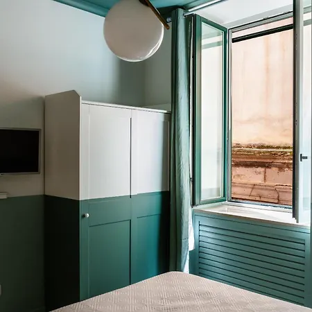 Flat 13 * Sorrento