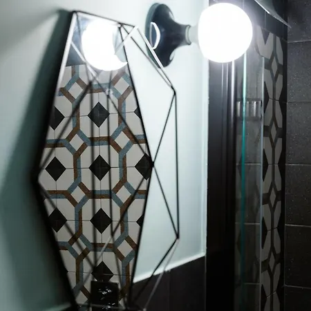 Flat 13 Apartment *